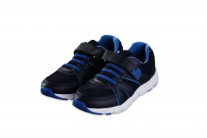 CHILDRENS TRAINERS €8.99